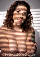 On sunny days, this kind of window light is available.