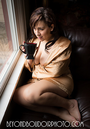 Intimate portrait by portlands best boudoir photographer, Oregon, Portland, Vancouver, boudoir, intimate, erotic, engagement, discrete, hotel, kinky, sexy, private, photographer, photographers, photos